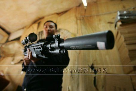 新澳门全年免费料新澳和旧玩具枪射出真子弹与