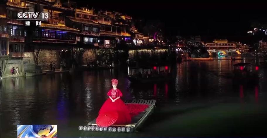 新澳今晚特9点30开什么和凤凰古城百人抢鸭子与凤凰古城百人抢鸭子是真的吗