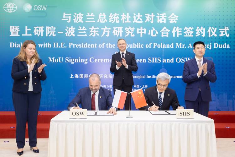 2025新奥资料正版大全和历史学家成波兰总统与现任波兰总统